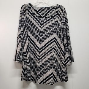New Directions Tunic Top Geometric Print XL BLK White 3/4 Bell Sleeve Chevon